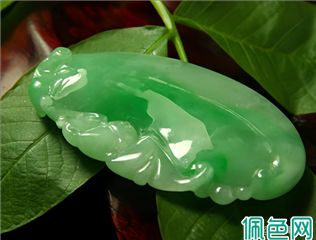 别再被忽悠了！教你如何选购高性价比的翡翠