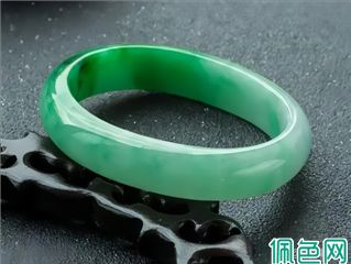 翡翠手镯选购不踩坑！掌握这几点，轻松辨别优劣！