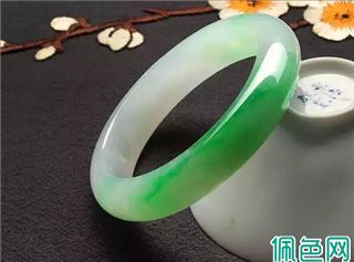 佩戴翡翠有什么好处？（看完你就明白了）