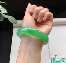 玉和翡翠的区别在哪里？哪种价值更高？长期佩戴翡翠有什么好处吗