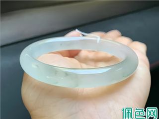 翡翠手镯选购全攻略：从入门到精通，一篇文章就够了！