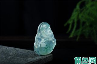 翡翠鉴定指南：新手如何辨别真假翡翠？
