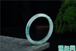 翡翠手镯到底值不值？一文带你深入了解！