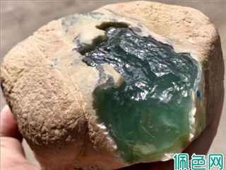 翡翠原石大揭秘：一眼识破真假货，让你捡漏不踩雷！