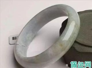 翡翠不值钱的几个因素，中两条以上，不如砖头值钱，快扔垃圾桶