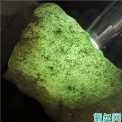 掌握这几种鉴别方法，买翡翠原石真伪一目了然
