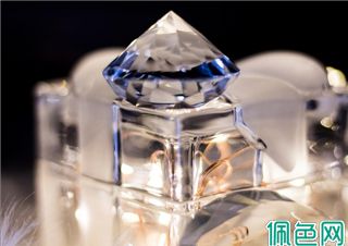 生活百科丨揭开水晶的神秘面纱：鉴别真伪的10大秘诀！