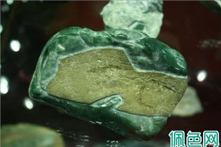 翡翠原石大揭秘！教你一眼识破真假货