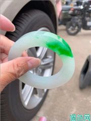 玉和翡翠有什么区别哪个价值大一点呢，看完图片你就明白了