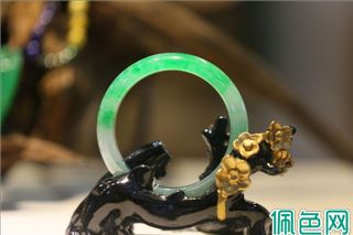 如何正确判断翡翠的真假呢